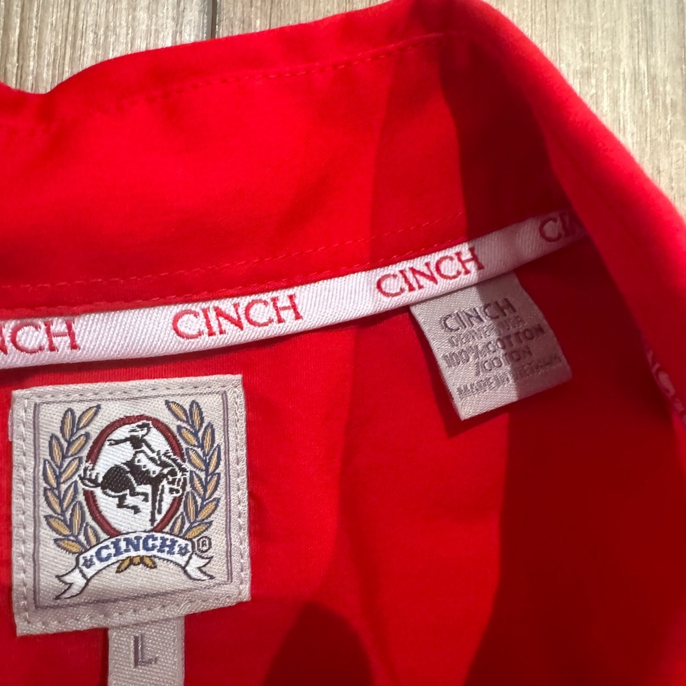 Cinch Men's Bright Red Casual Button Down Shirt - Picture 2 of 4